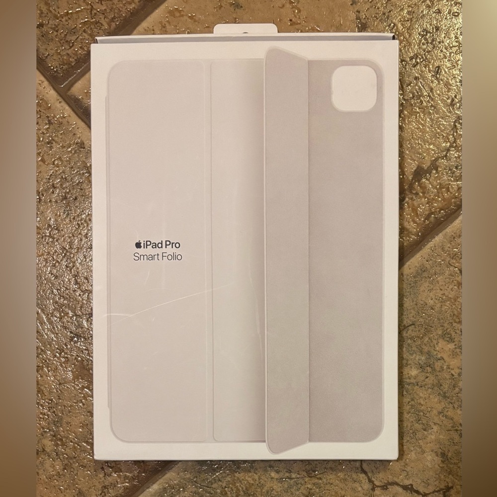 NIB Apple Smart Folio for iPad Pro 11-inch